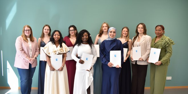 Absolventinnen der Pflegeausbildung 2026